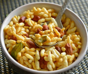 Murmura Chivda Recipe | Bawarchi Rasoi